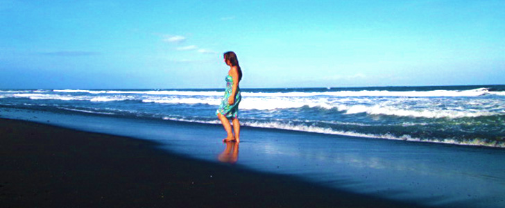 Lovina der schwarze Strand